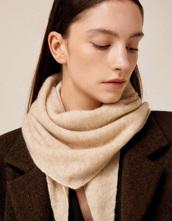 [생럭슈] 캐시미어100% 삼각 쁘띠 머플러 크림베이지