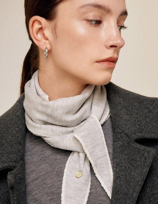 [생럭슈] 울 100% 삼각 쁘띠 머플러 라이트그레이