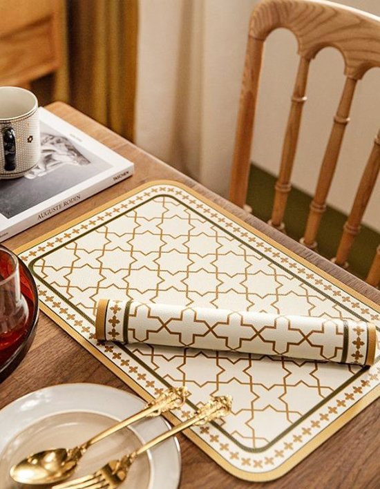 1+1 [홈모먼트] 플레이팅 PVC 식탁매트 2종 (택1)