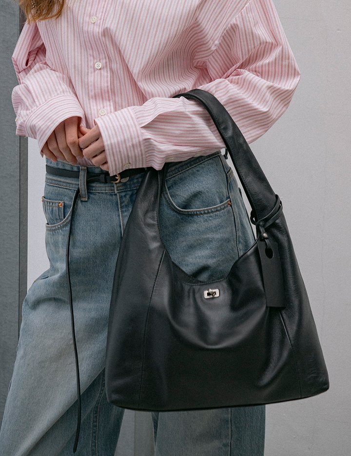 [시야쥬] 램스킨 라벨 백_블랙(SIAC3067)(예약발송11/14순차출고)