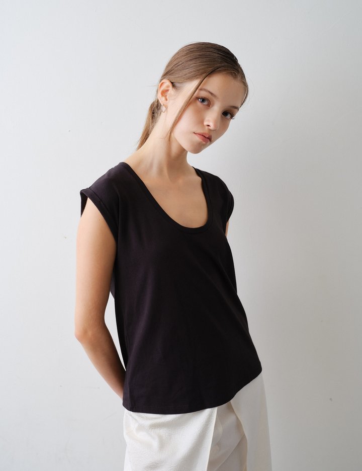 [라벤더앤오트] 이지 U넥 탑 (블랙)