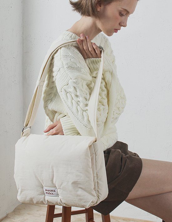 [마스마룰즈] 라지 플럼피 데일리 크로스백 _ 크림 (단품)