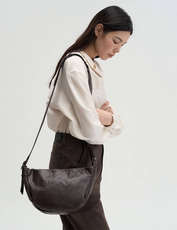 [매그제이] 카울 넥 블라우스 - 크림 베이지