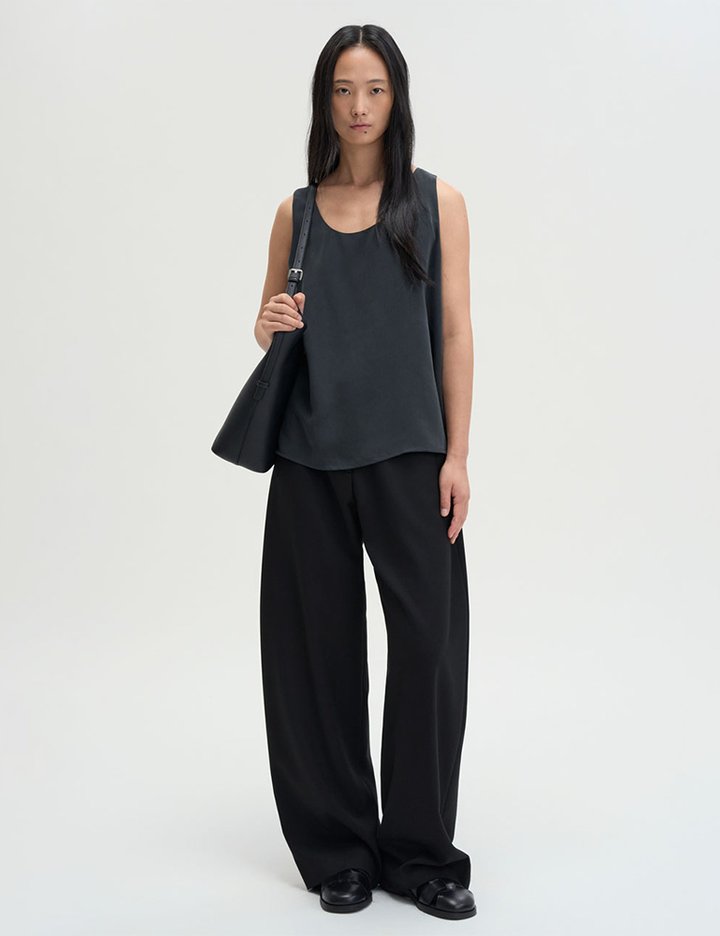 [매그제이] 스쿱넥 슬리브리스 탑 - 차콜