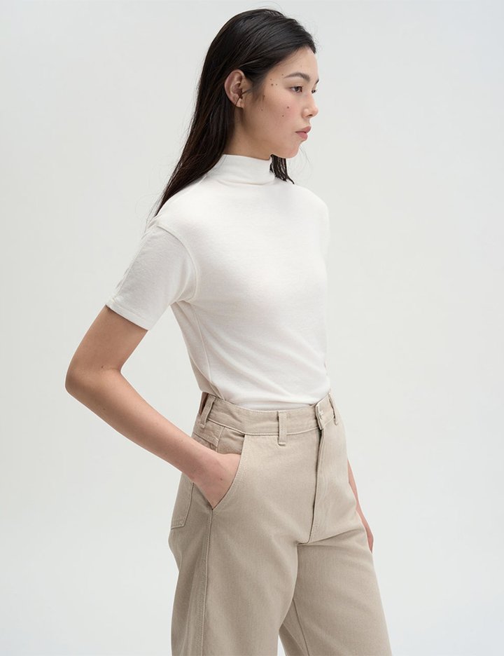 [매그제이] 소프트 터치 하이넥 티 - 아이보리