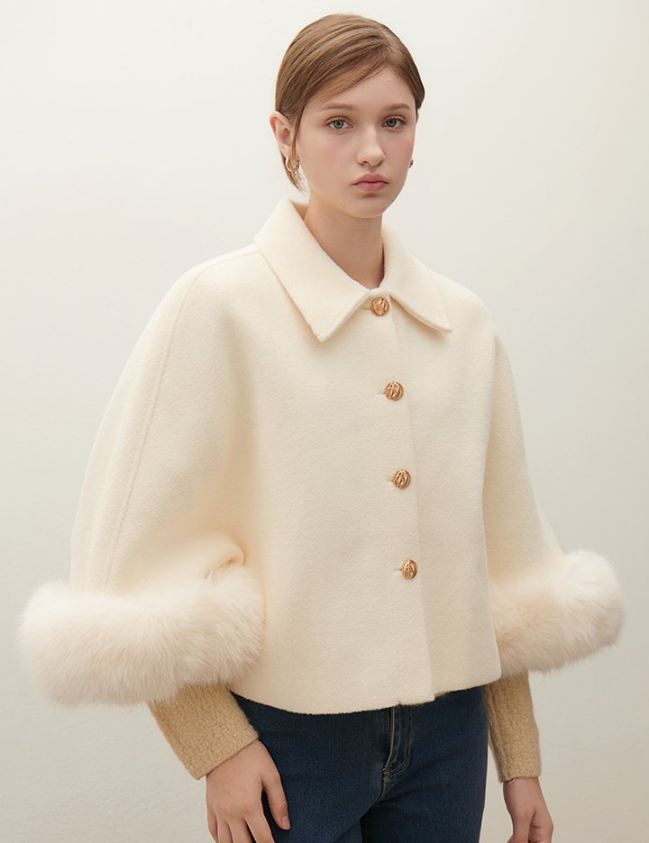 [샤틴] 클래식 페이크 퍼 케이프 코트 O254T761