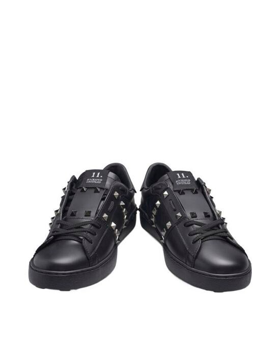 [발렌티노 가라바니] 블랙 카프스킨 락스터드 언타이틀 남성 스니커즈 XY2S0931 BXE