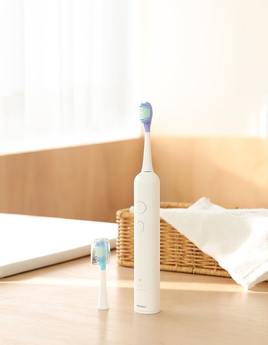 [무아스] 퓨어e쿨케어 60도 회전 충전식 음파 전동 칫솔 (전용 케이스 포함)