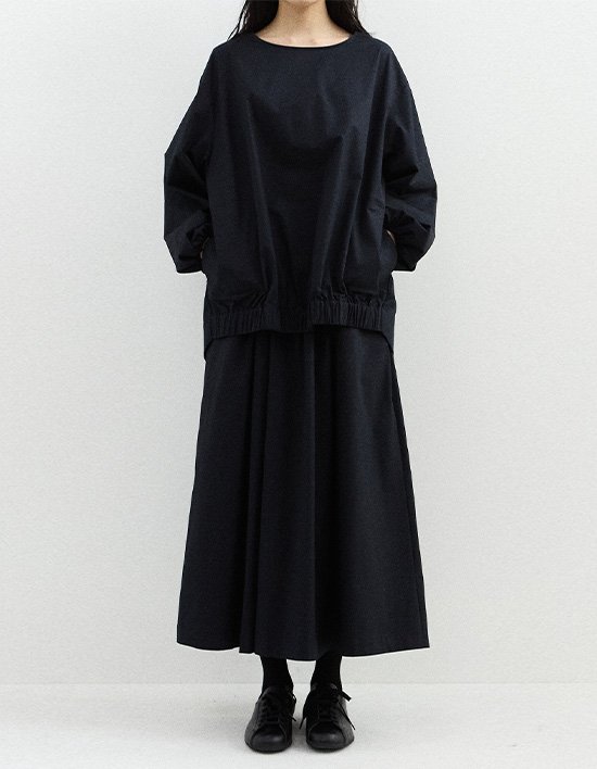 [고드나트] 백 버튼 커브 밴딩 블라우스(네이비)