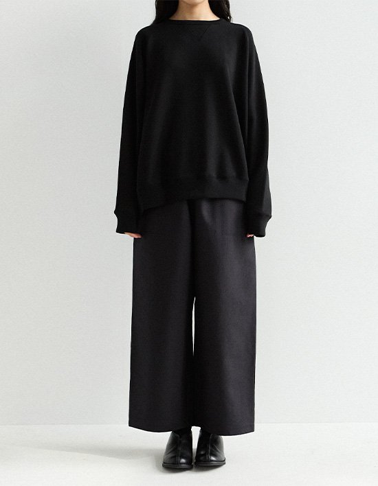 [고드나트] 커브드 패널 베트윙 스웨트셔츠(블랙)