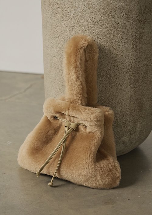 [로보] 스페인 시어링 무스탕 버킷백