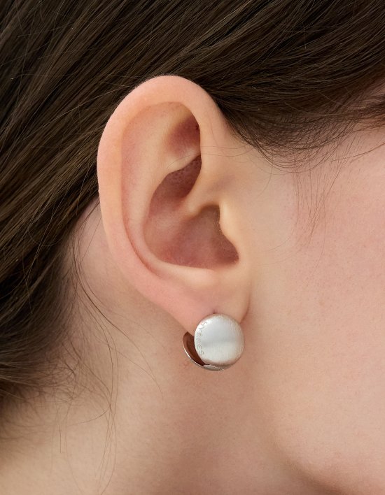 [이에르로르] H에디션 (M) 매트 캐스터네츠 라운드 귀걸이 (MATTE WHITE)