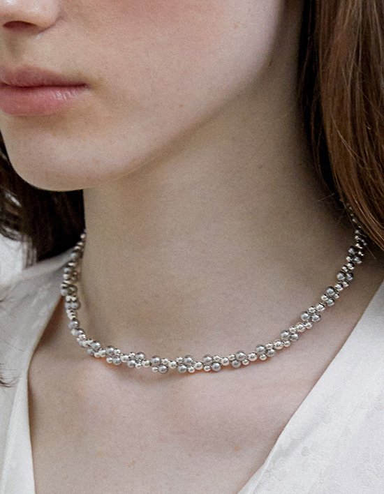 [바이이에르] 실버(W) 진주 메탈 레이스 목걸이 (WHITE)