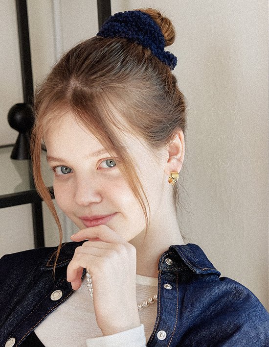 [다나버튼] 시크 커브드 허기 귀걸이