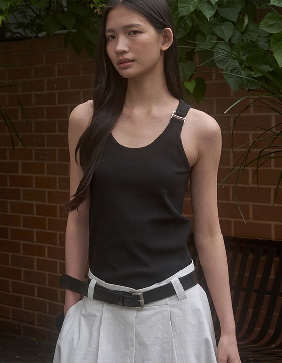 [시그레이트] 버클 슬리브리스 탑_블랙