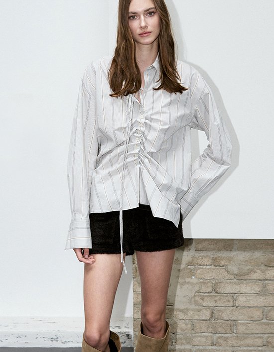 [시그레이트] 셔링 스트랩 스트라이프 셔츠_브라운