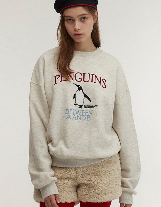 [비트윈에이앤비] 펭귄 자수 기모 맨투맨 2종 (택1)