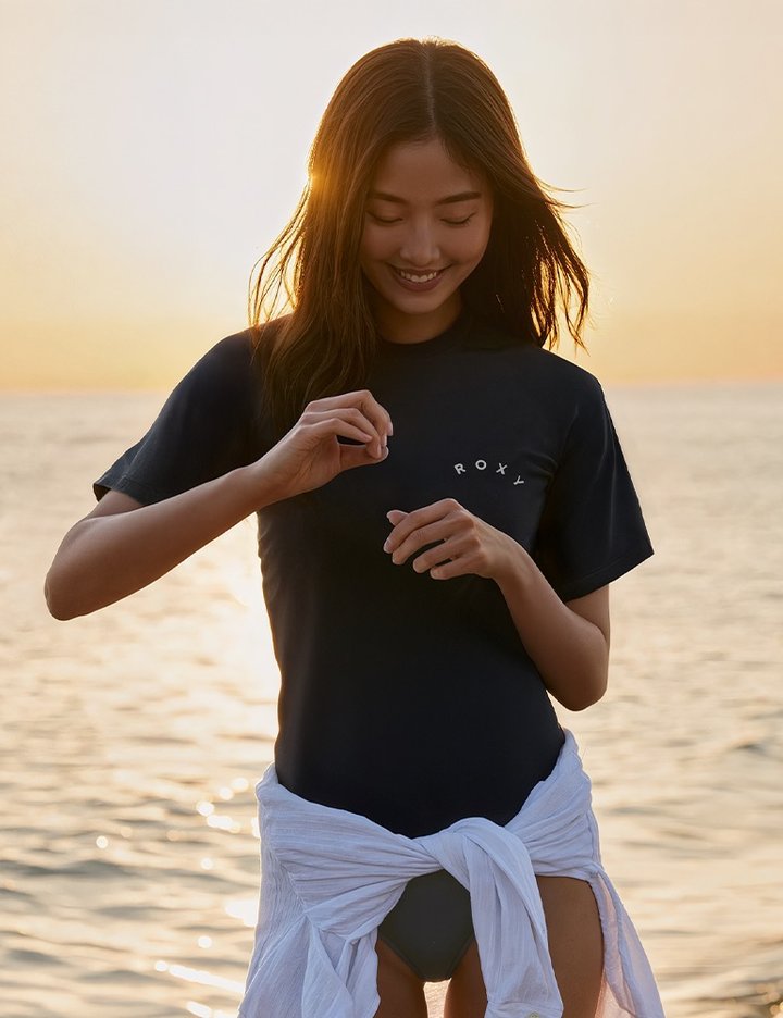 [록시] 엔조이웨이브 반팔 루즈핏 래쉬가드 KVJ0