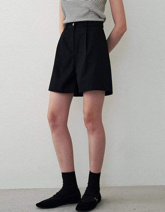 [로에일] 클래식 핀턱 버뮤다 팬츠 - 블랙