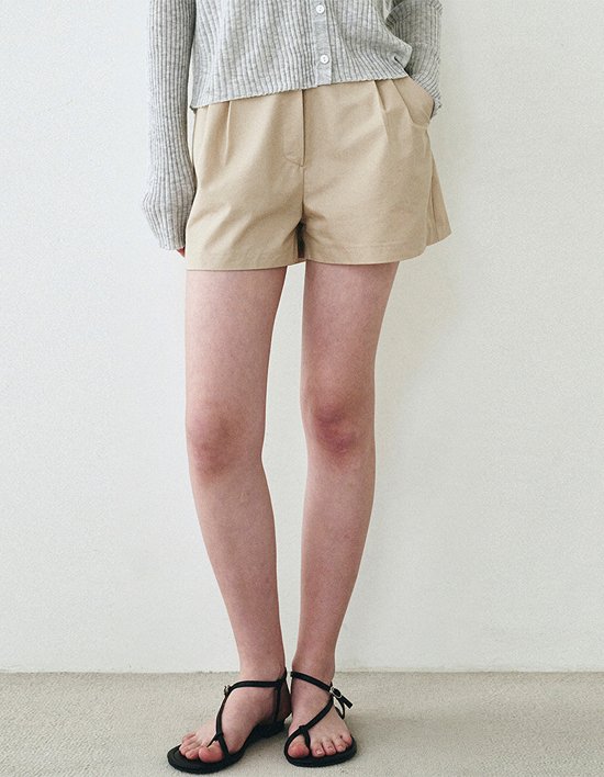 [로에일] 투 핀턱 치노 숏 팬츠 - 베이지