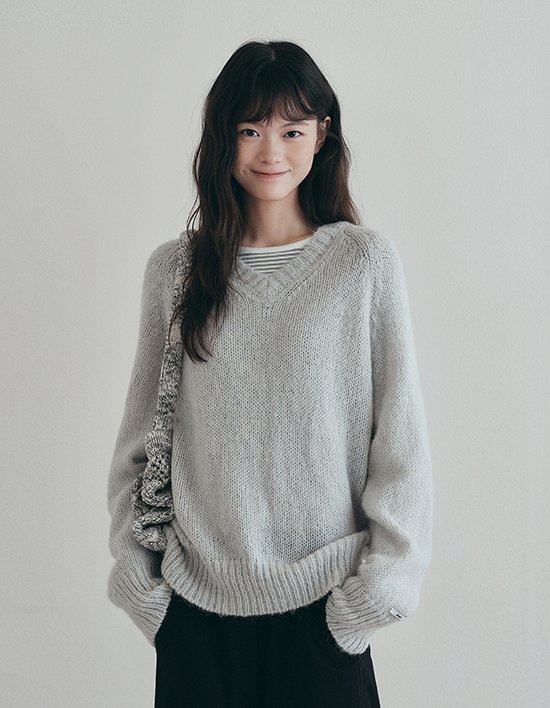 [로에일] 베이직 레글런 울 브이넥 니트 - 그레이