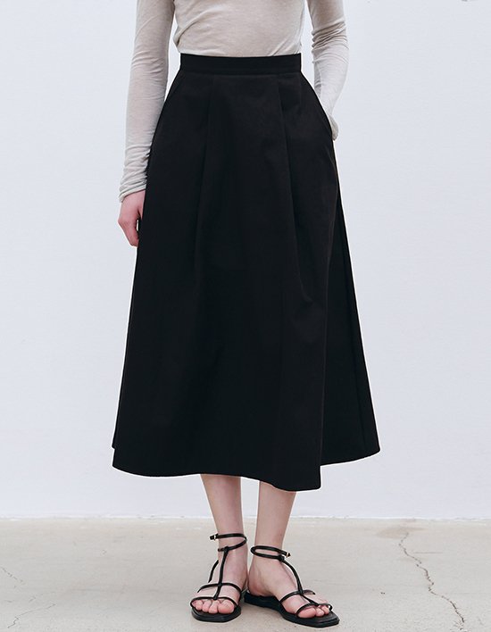 [로에일] 핀턱 라인 플레어 롱 스커트 - 블랙