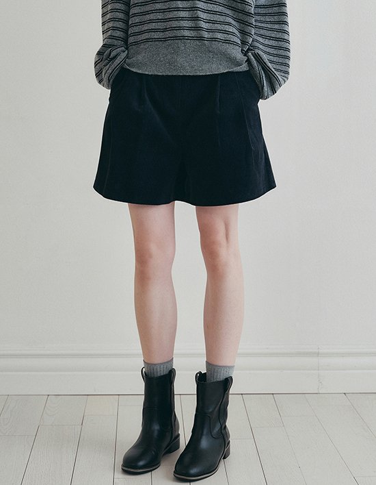 [로에일] 핀턱 코듀로이 하프 팬츠 - 네이비