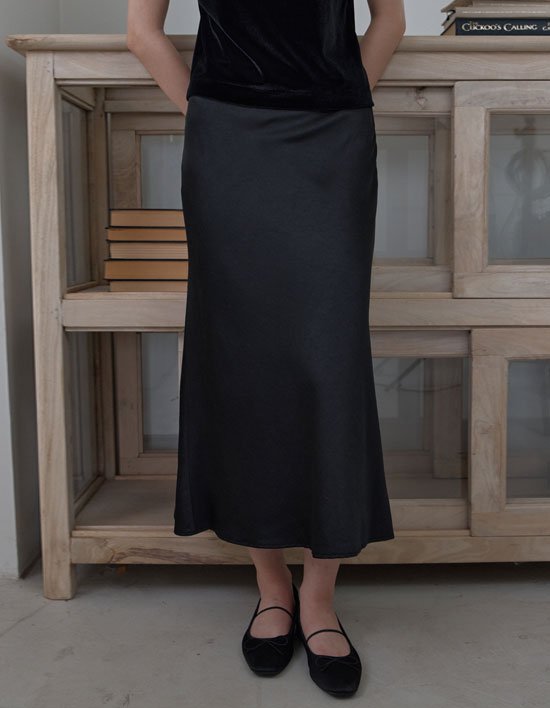 [38컴온커먼] 새틴 플레어 스커트 (블랙)