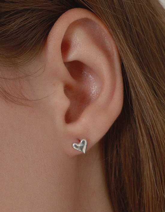 [레스이즈모어] 실버 드로잉 하트 귀걸이