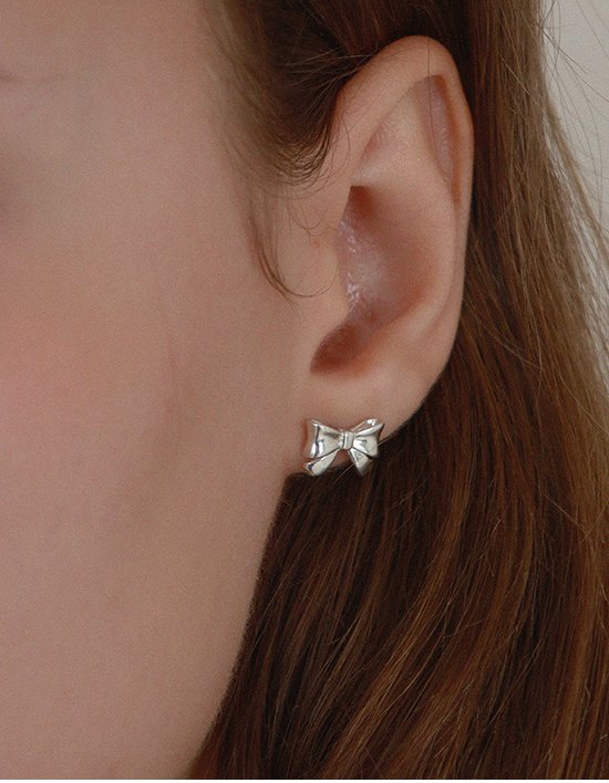 [레스이즈모어] 실버 리본 귀걸이