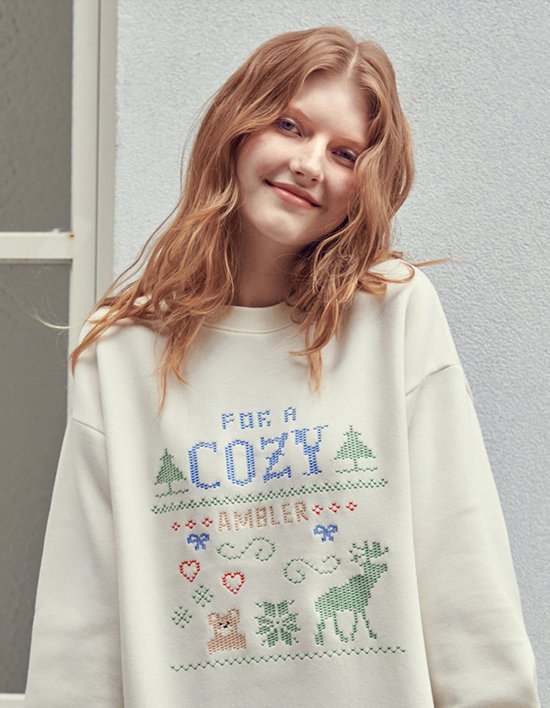 [엠블러] Cozy day 노르딕 자수 맨투맨 AMM1219 아이보리 (택1)