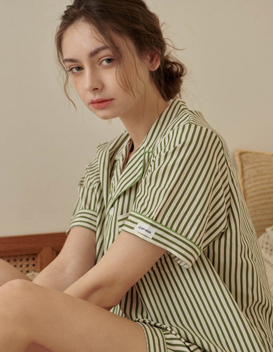 [오프아워] 버티컬 스트라이프 반팔 커플 잠옷 세트 2종 (택1)