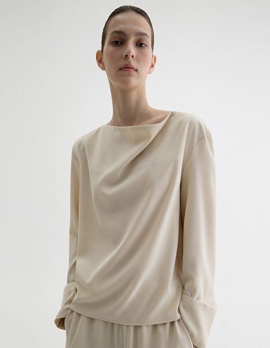 [ONE] 오브 카울넥 블라_라이트베이지