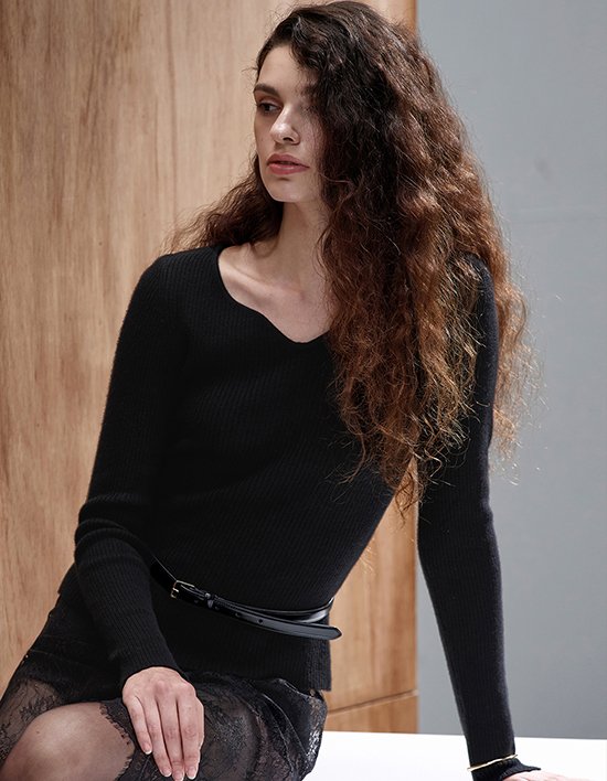 [르쏭드비] 하트넥 니트 (블랙) 2종 (택1)