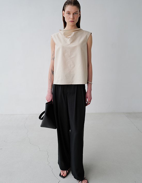 [로웨] 라이트웨이트 카울넥 블라우스_라이트베이지