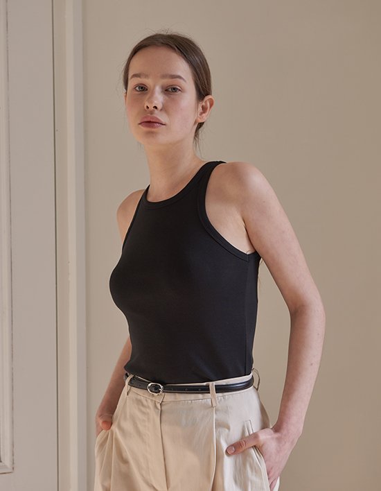 [38컴온커먼] 커브드 립 슬리브리스 (블랙)