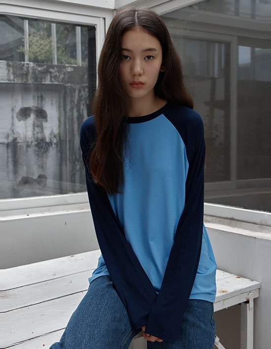 [38컴온커먼] 소프트 컨트래스트 라글란 롱 슬리브 (블루)