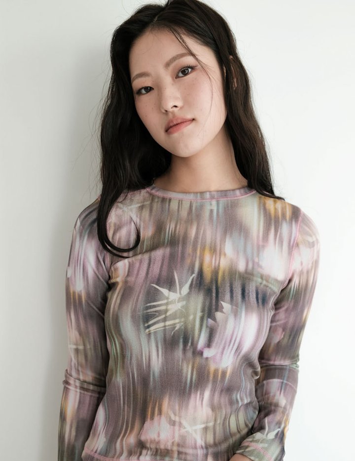 [리즘] 라이징 플라워 롱 슬리브 티셔츠 - 브라운 (Brown)